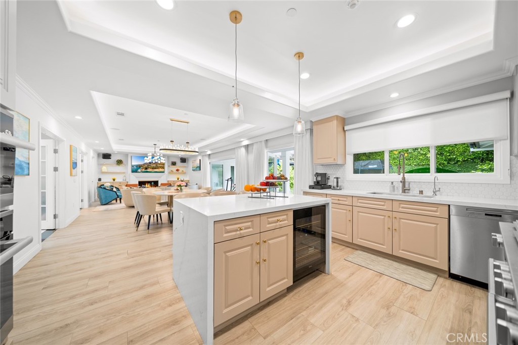 2155 VALENTINE Place