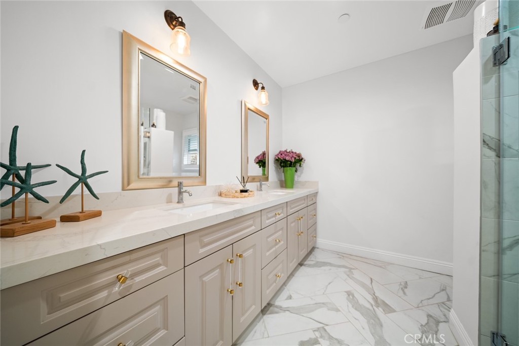 2155 VALENTINE Place