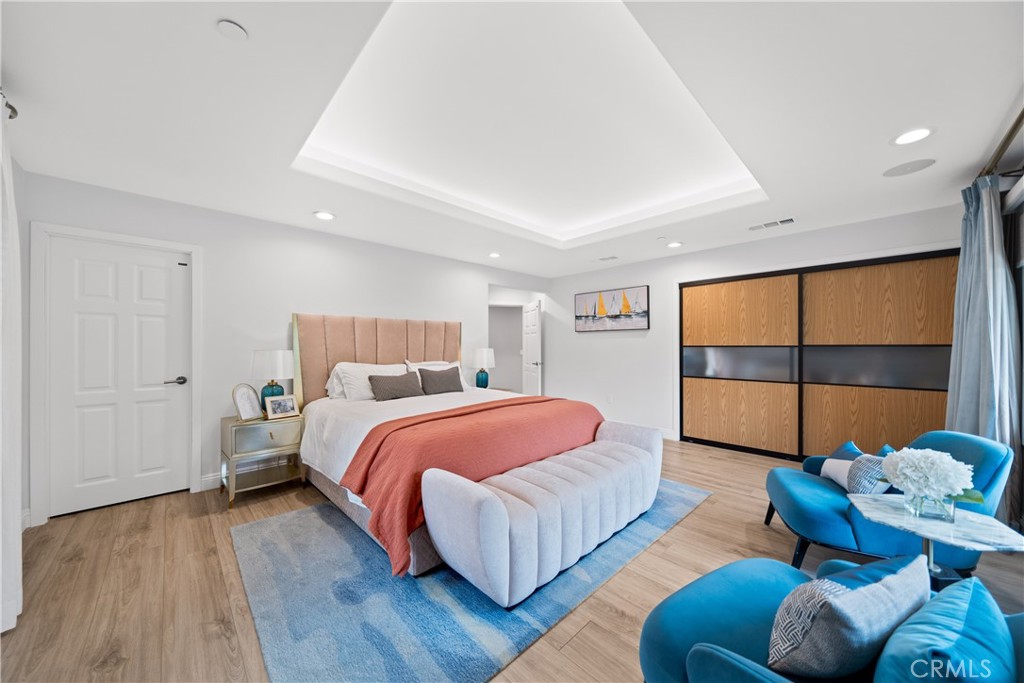 2155 VALENTINE Place