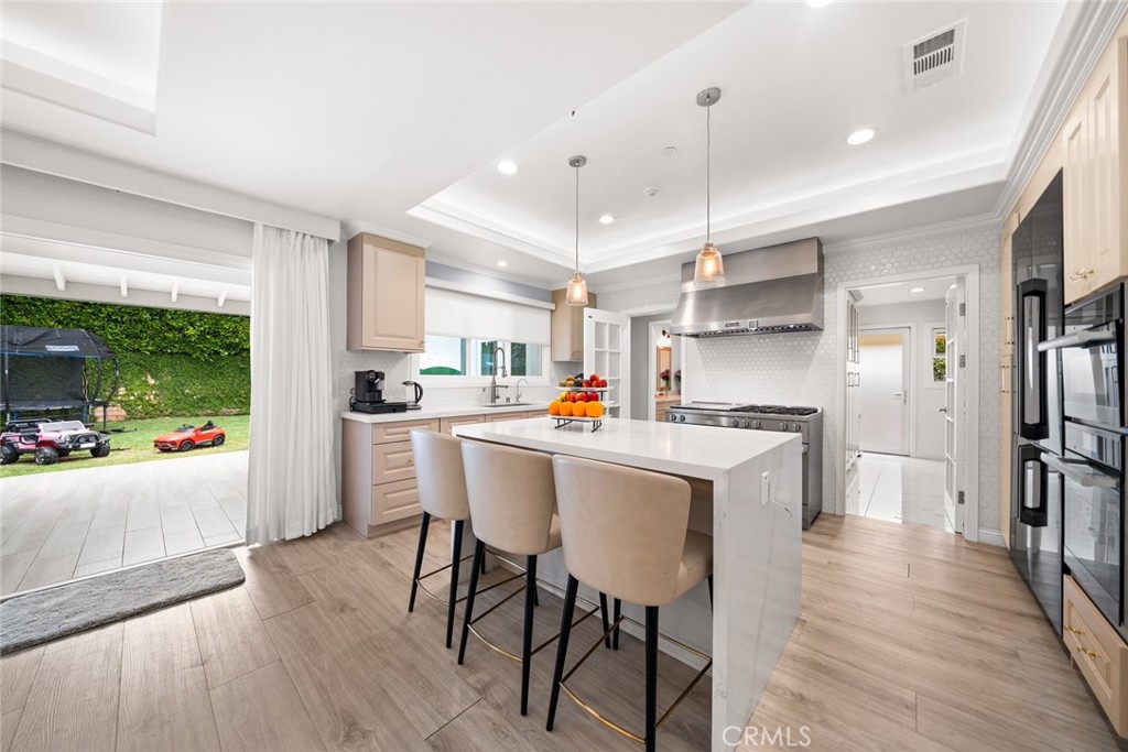 2155 VALENTINE Place