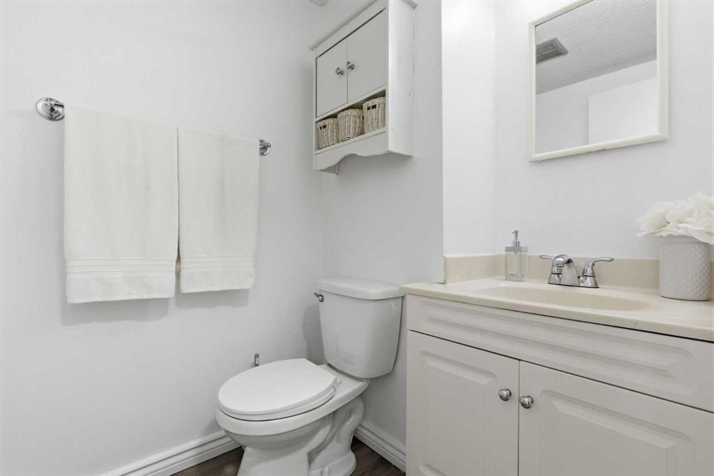 123 Queensland Drive SE Unit: 60