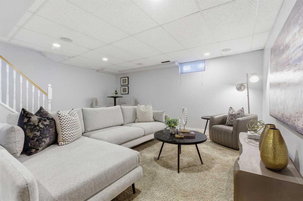 123 Queensland Drive SE Unit: 60