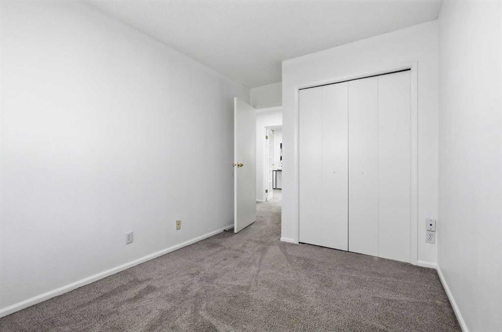 123 Queensland Drive SE Unit: 60