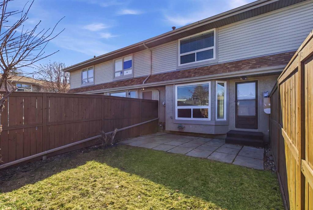 123 Queensland Drive SE Unit: 60