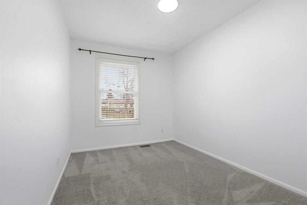 123 Queensland Drive SE Unit: 60