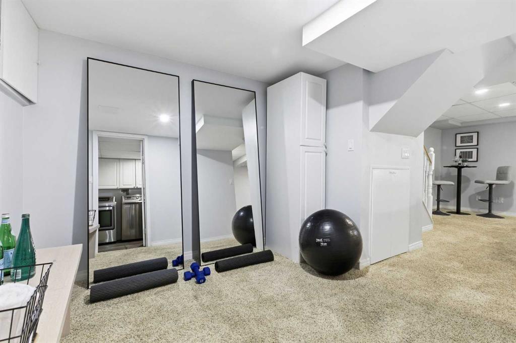 123 Queensland Drive SE Unit: 60