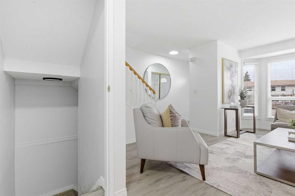 123 Queensland Drive SE Unit: 60