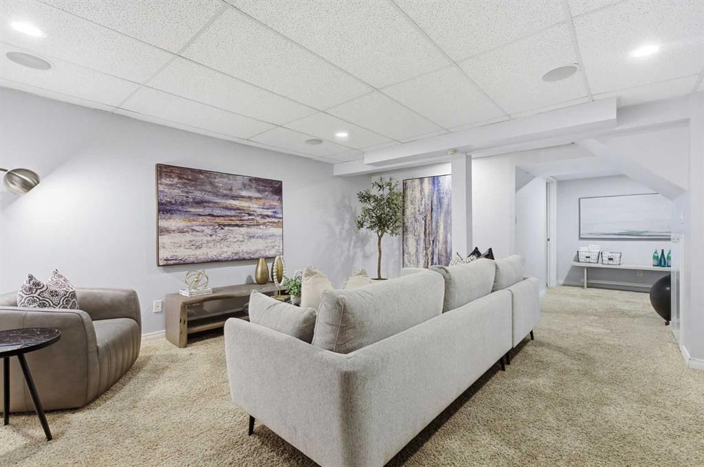 123 Queensland Drive SE Unit: 60