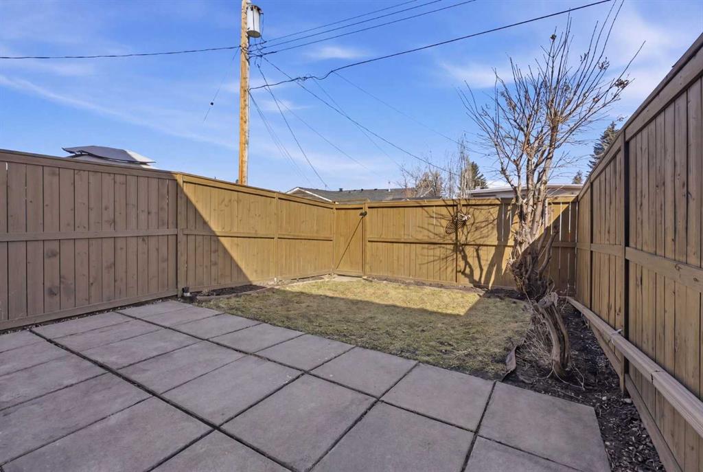 123 Queensland Drive SE Unit: 60