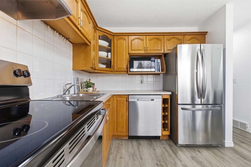 123 Queensland Drive SE Unit: 60