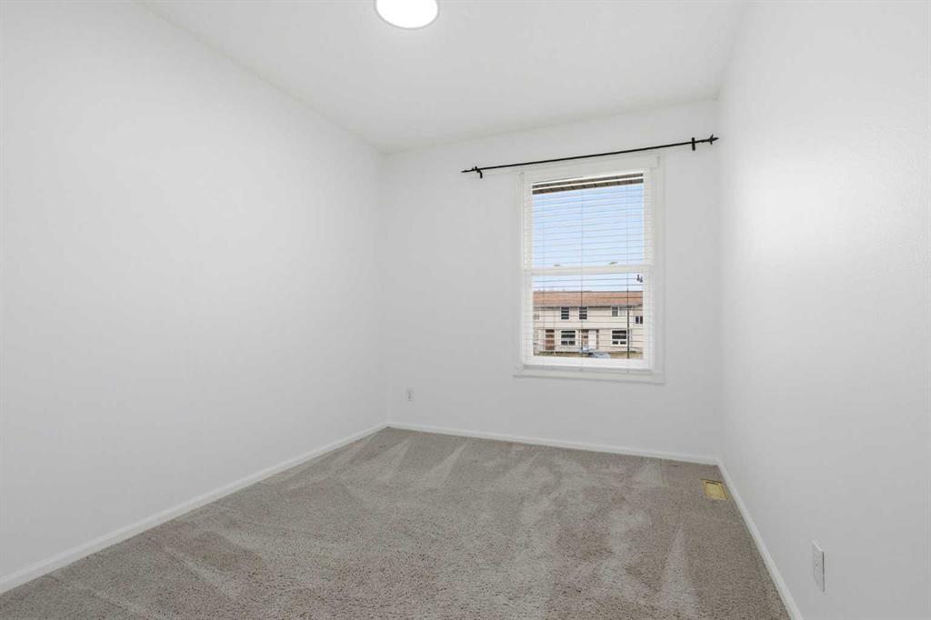 123 Queensland Drive SE Unit: 60