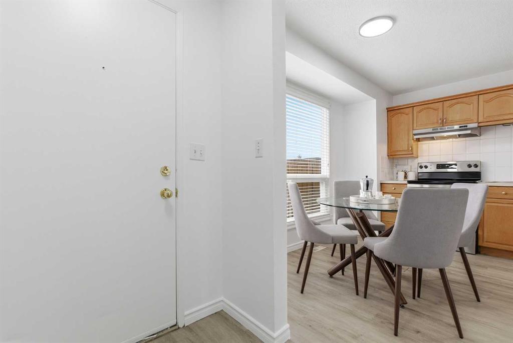 123 Queensland Drive SE Unit: 60