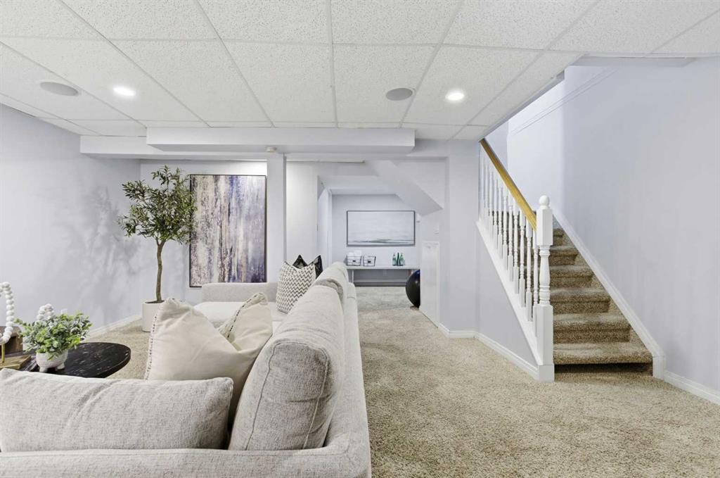 123 Queensland Drive SE Unit: 60