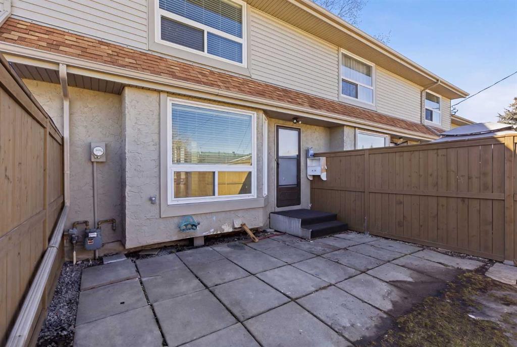 123 Queensland Drive SE Unit: 60