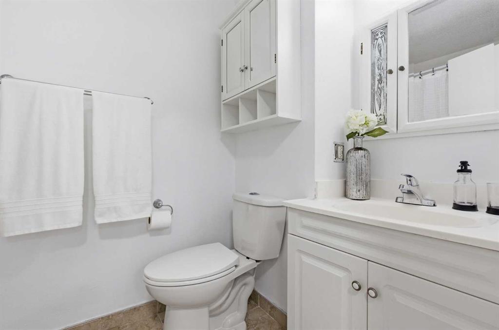 123 Queensland Drive SE Unit: 60