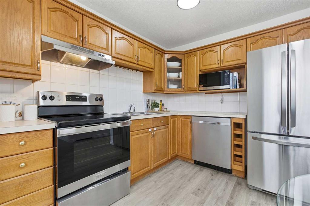 123 Queensland Drive SE Unit: 60