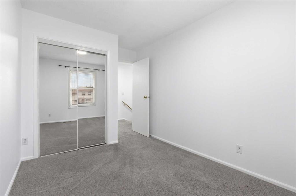 123 Queensland Drive SE Unit: 60