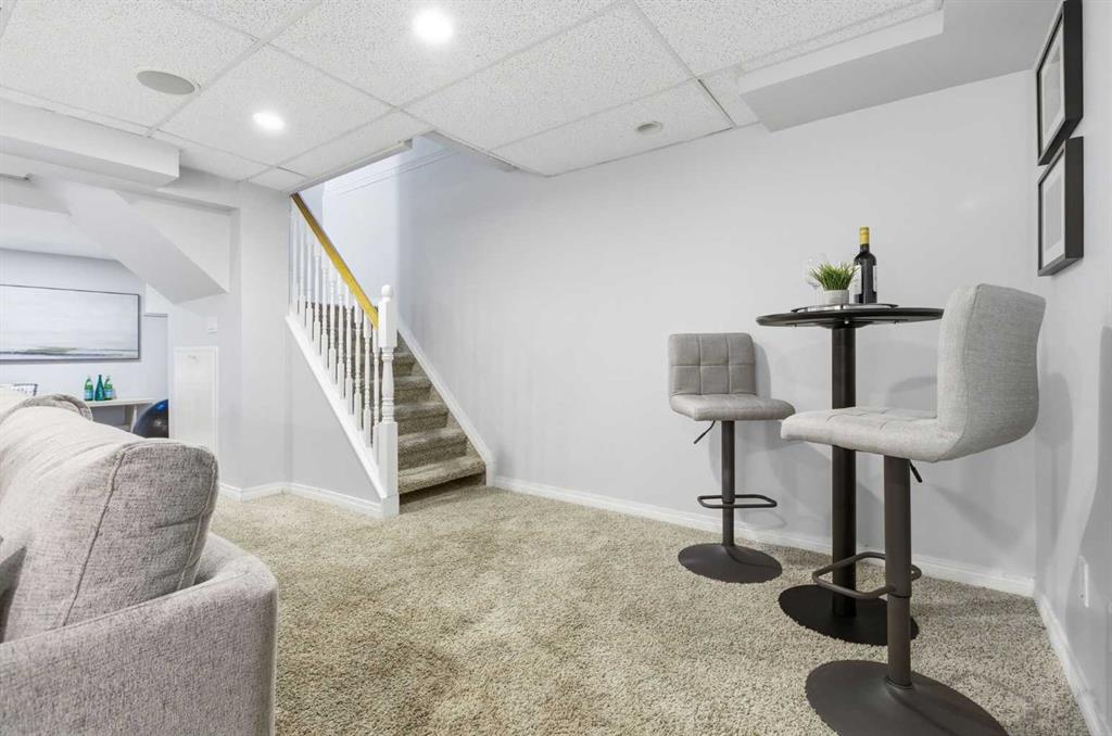 123 Queensland Drive SE Unit: 60