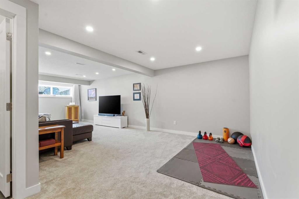 832 Edgemont Road NW