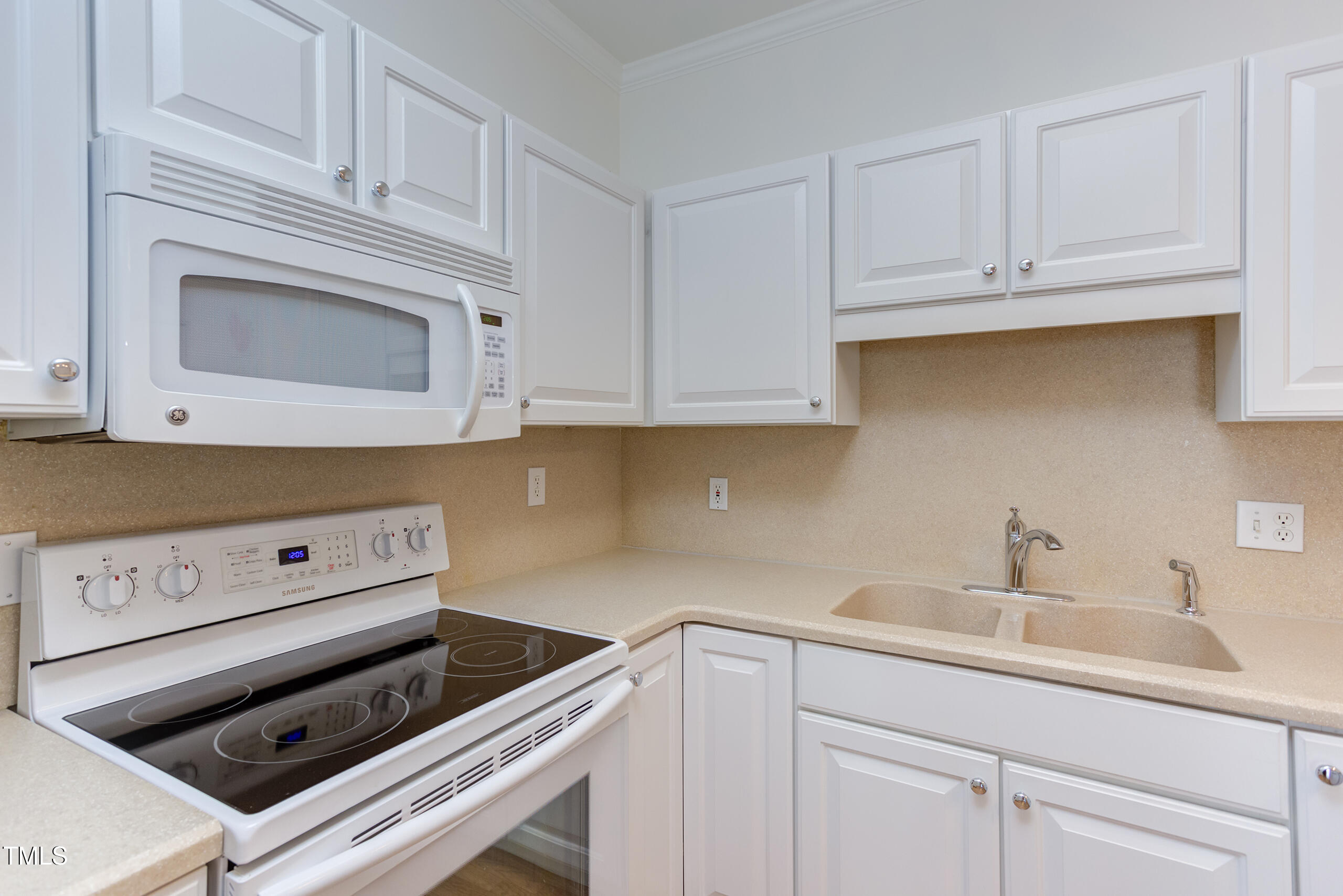 600 Copperline Drive # 208