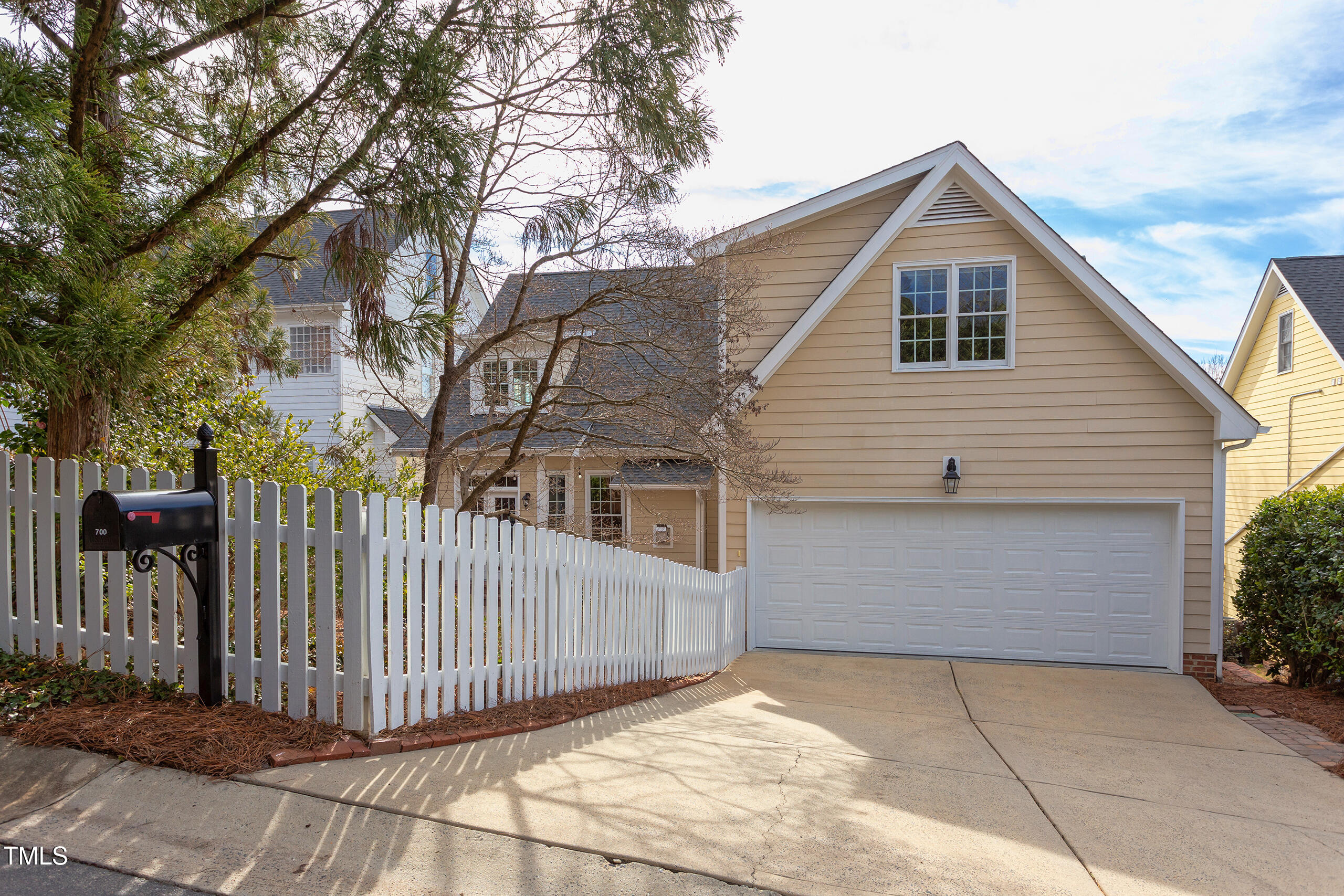 700 Parkview Crescent