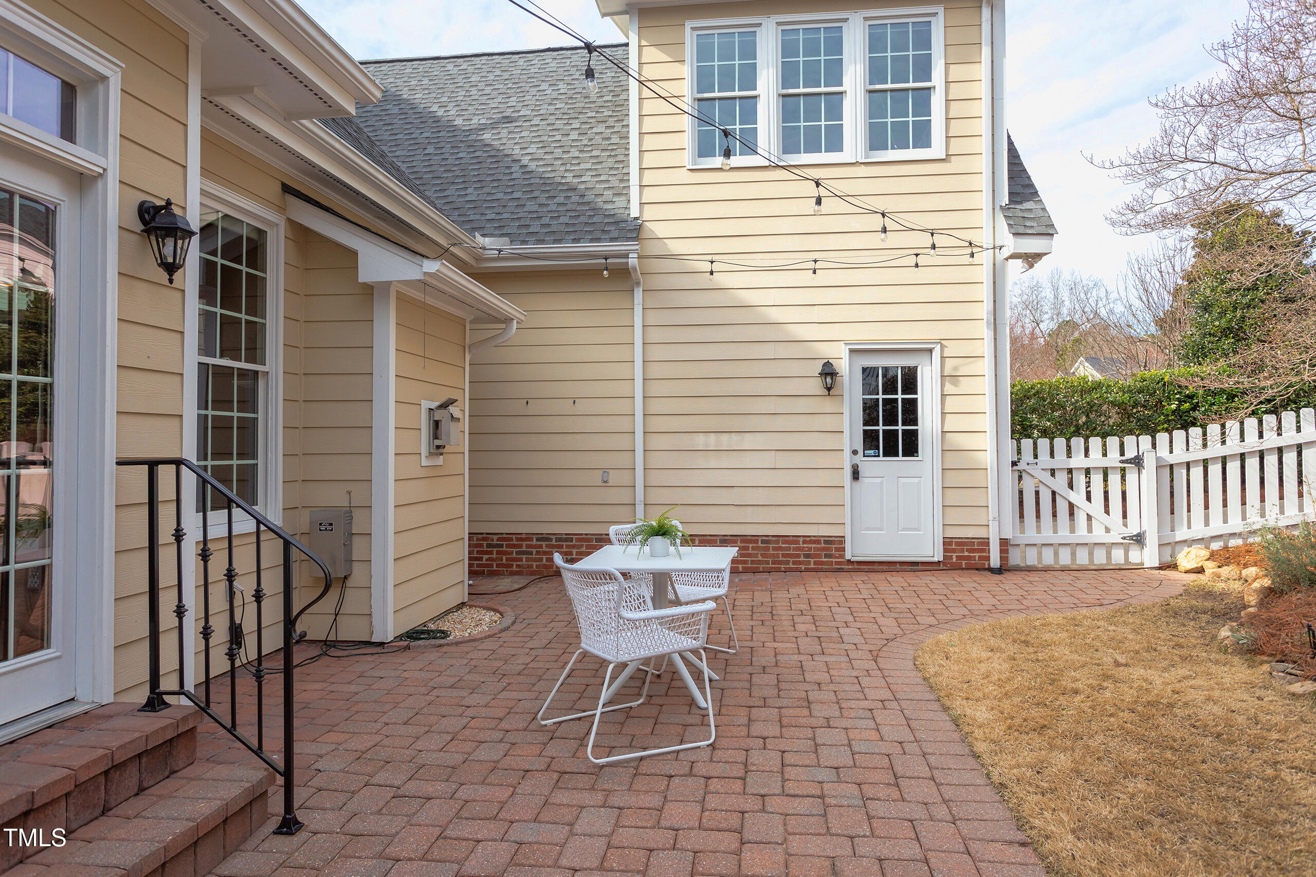 700 Parkview Crescent