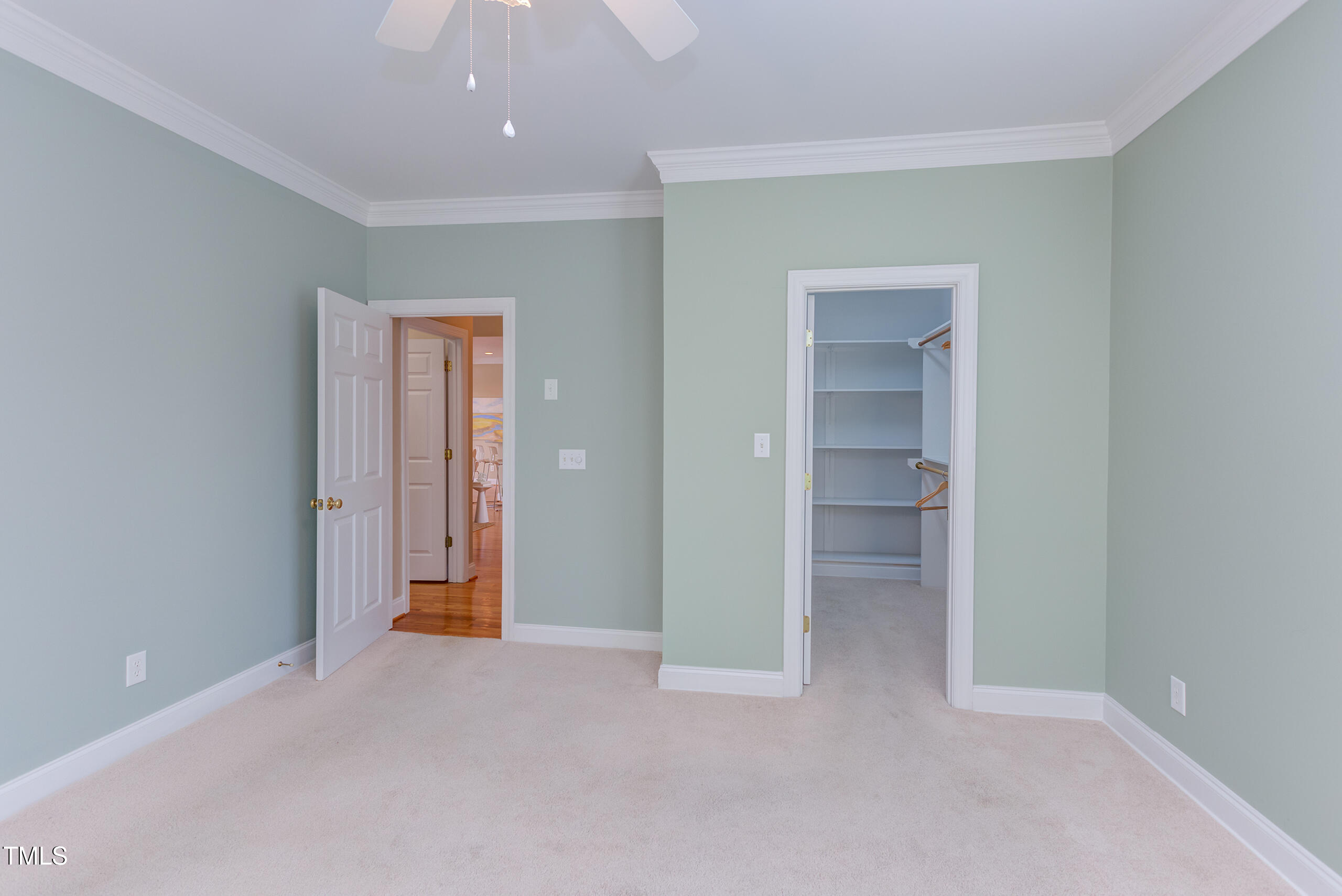 700 Parkview Crescent