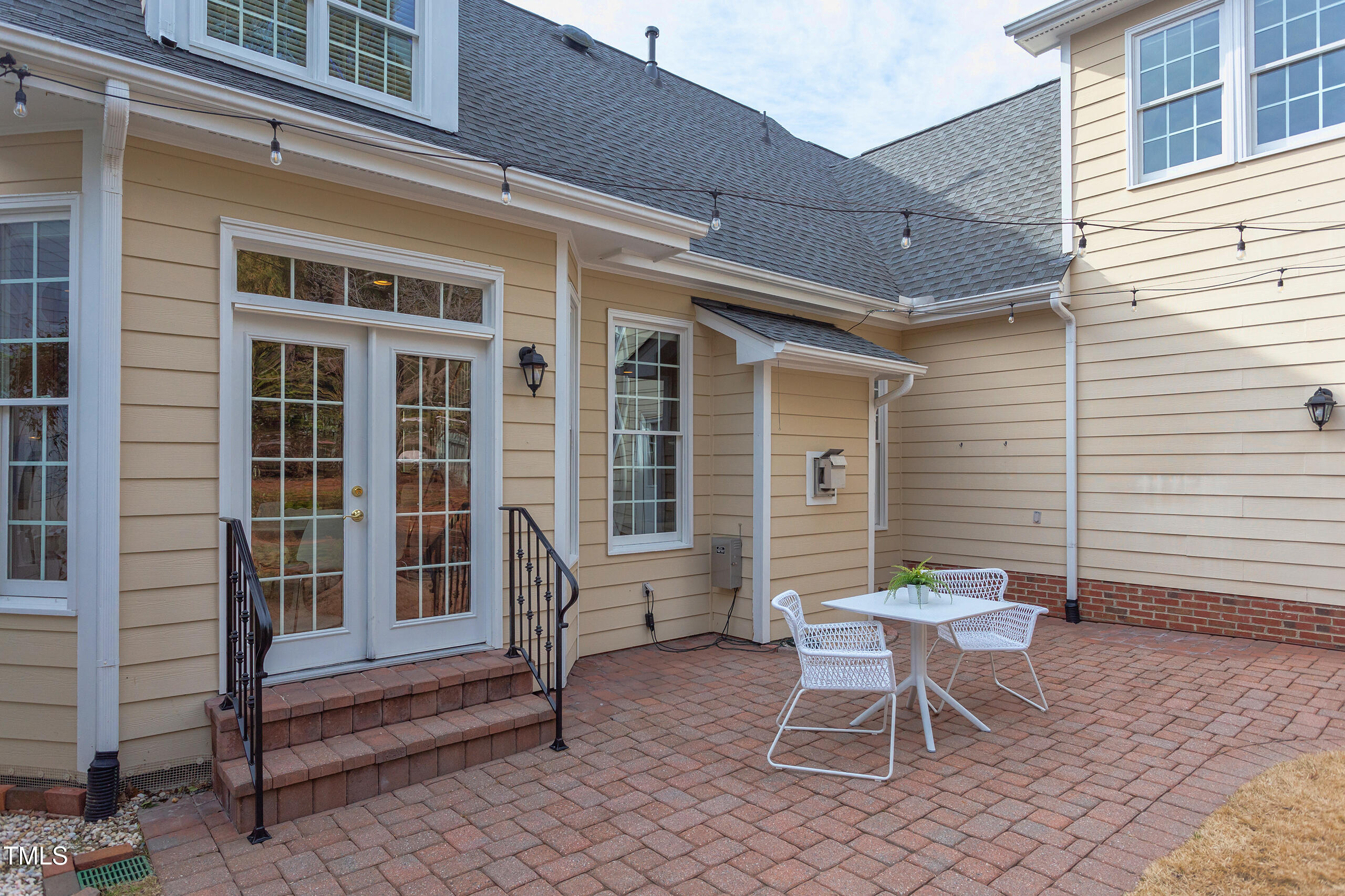 700 Parkview Crescent