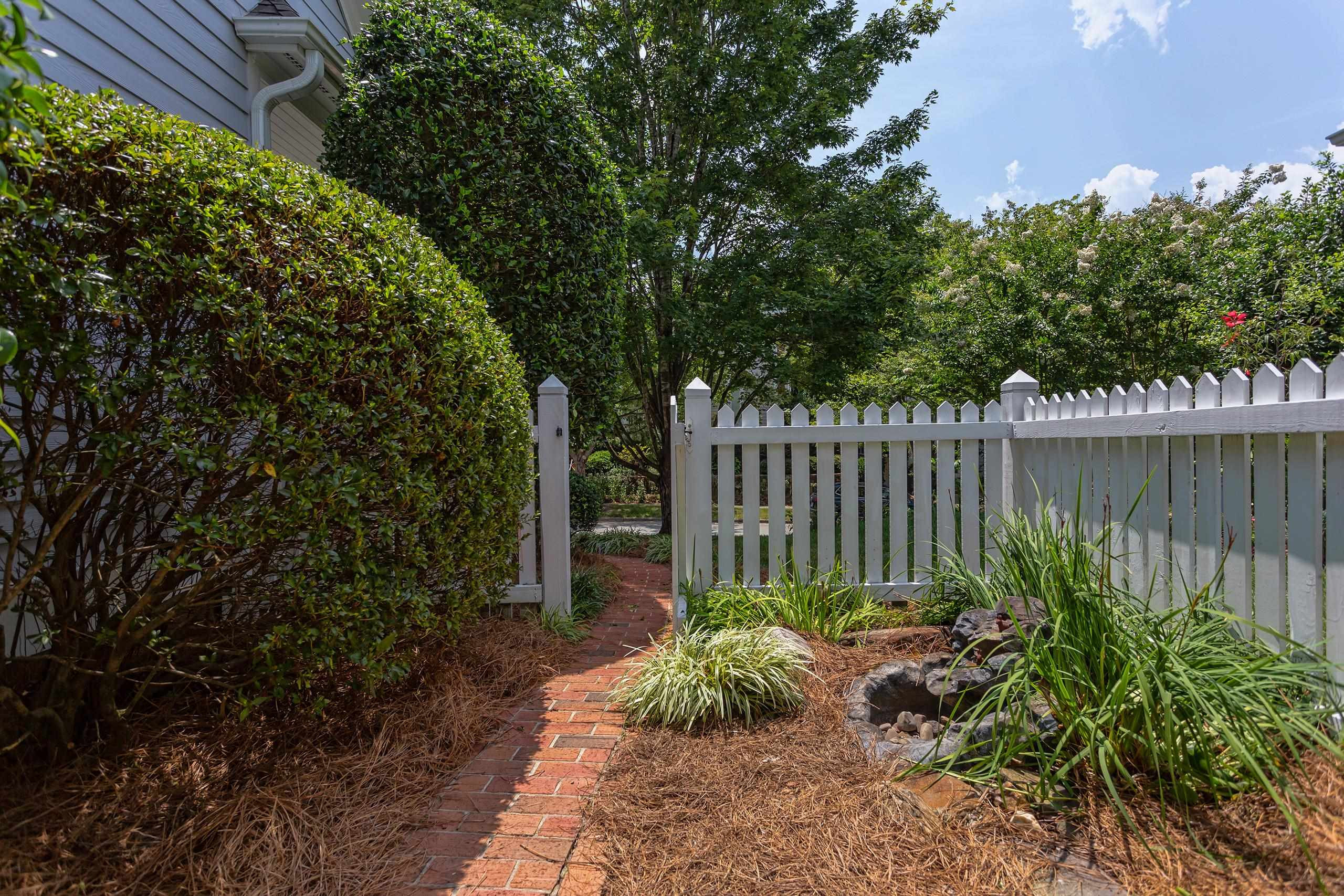 202 Calderon Dr