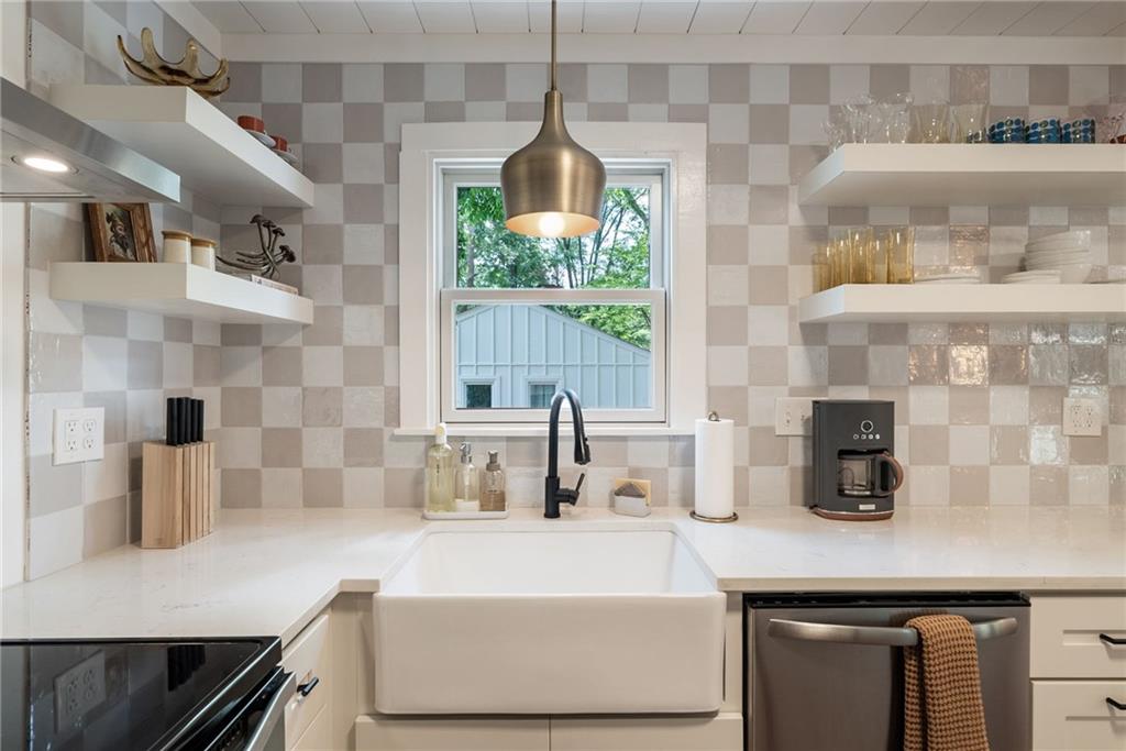 1392 Hawthorne Avenue SE