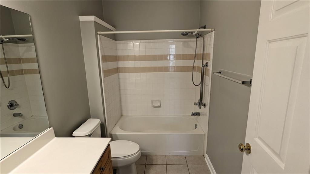 212 Edinburgh Court Unit 212