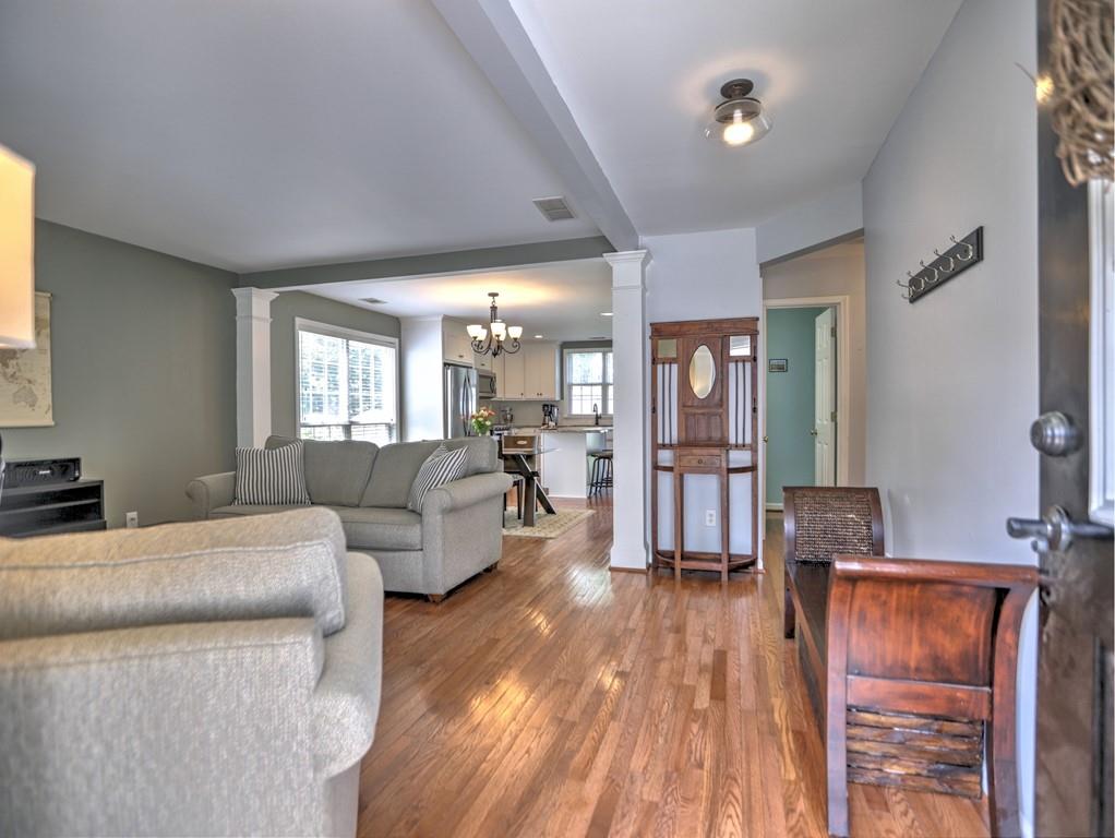 566 Lullingstone Drive SE