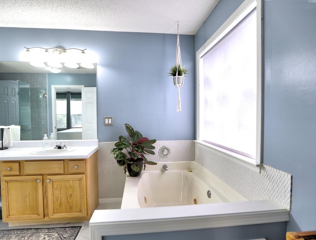 566 Lullingstone Drive SE