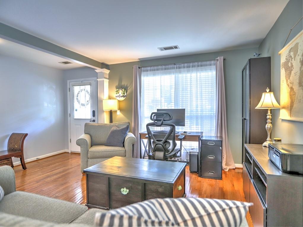 566 Lullingstone Drive SE