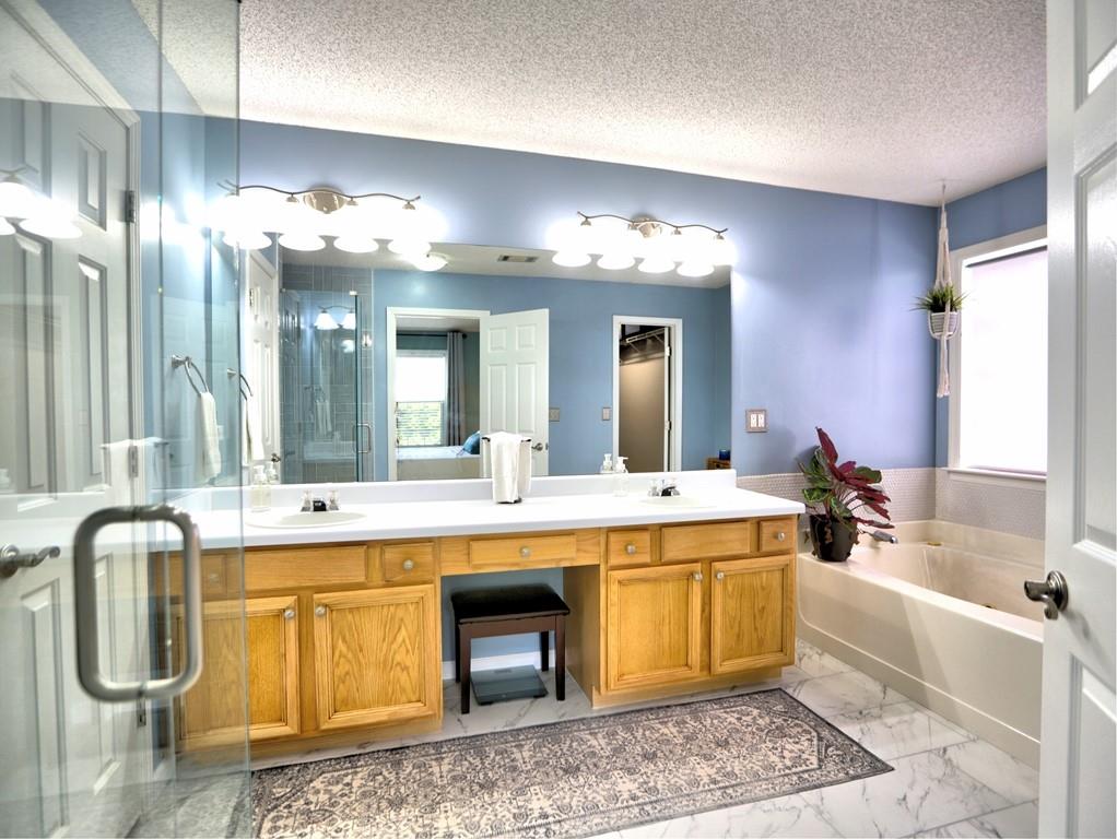 566 Lullingstone Drive SE