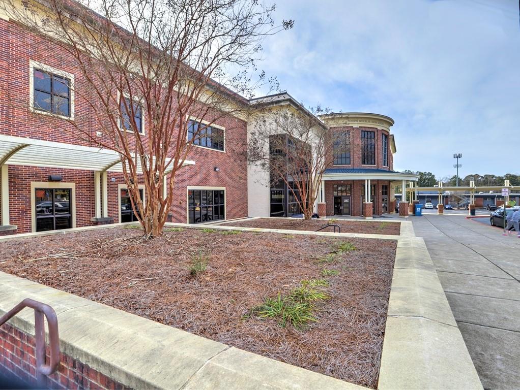 566 Lullingstone Drive SE