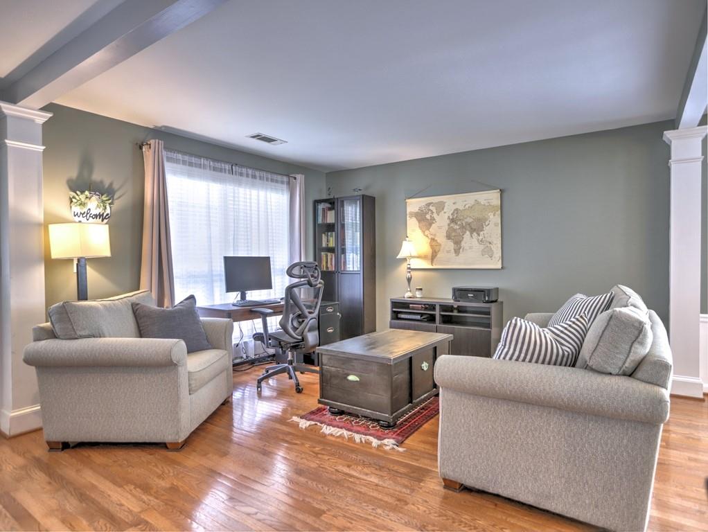 566 Lullingstone Drive SE