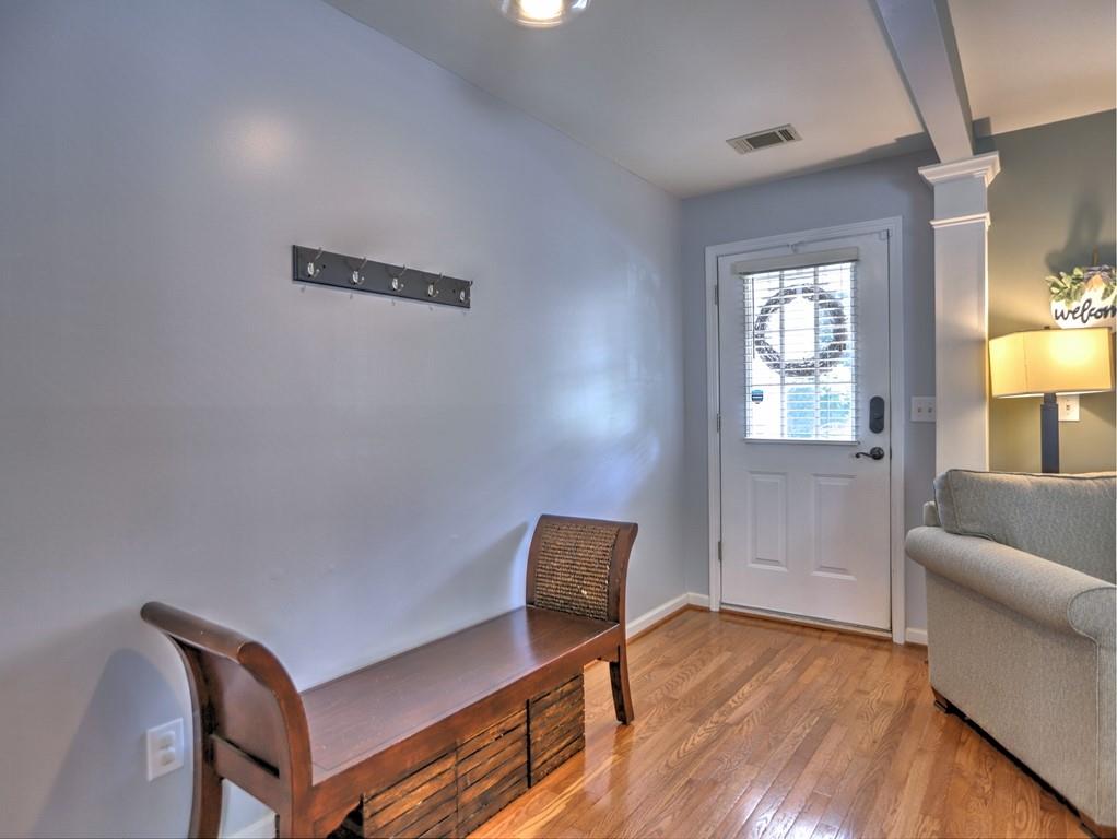 566 Lullingstone Drive SE