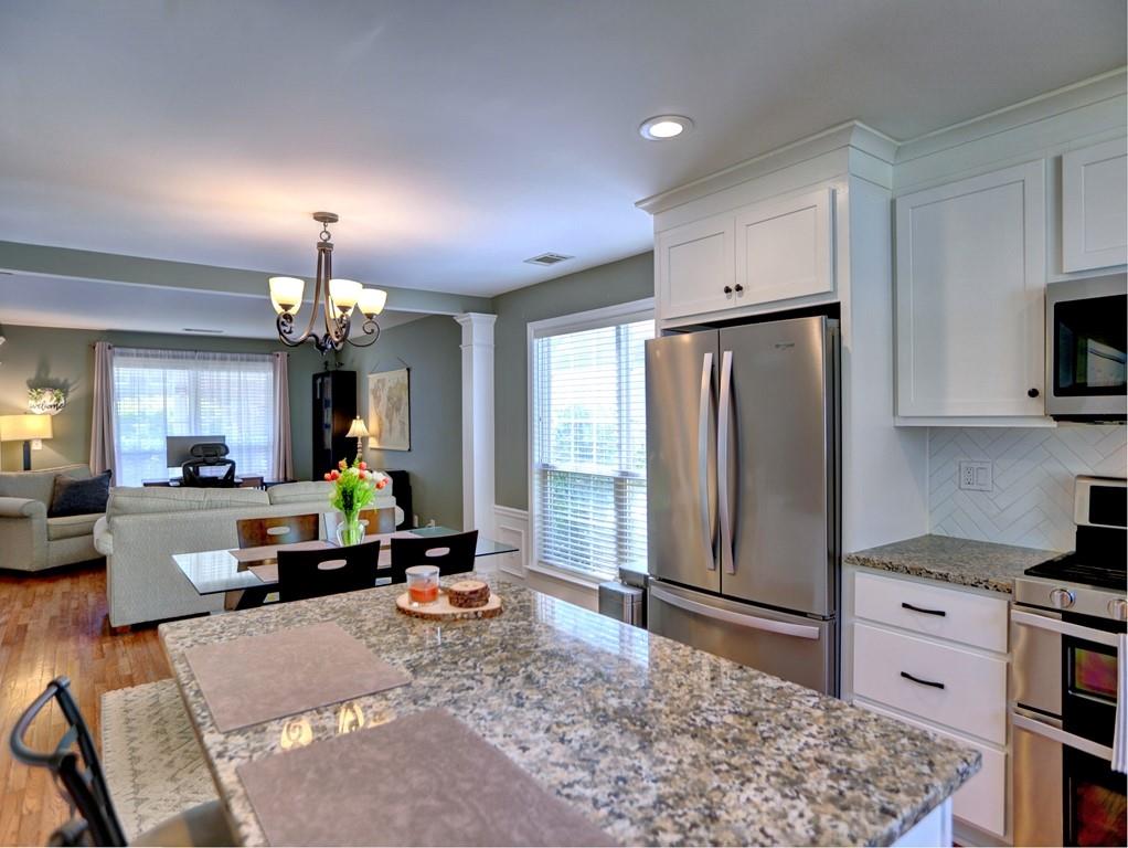 566 Lullingstone Drive SE