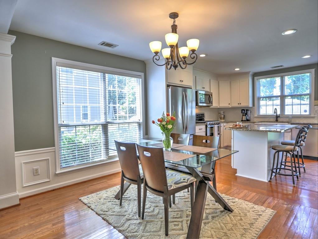 566 Lullingstone Drive SE