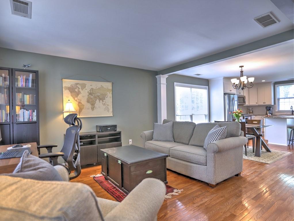 566 Lullingstone Drive SE