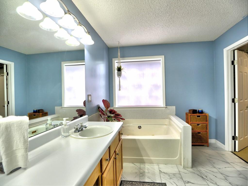 566 Lullingstone Drive SE