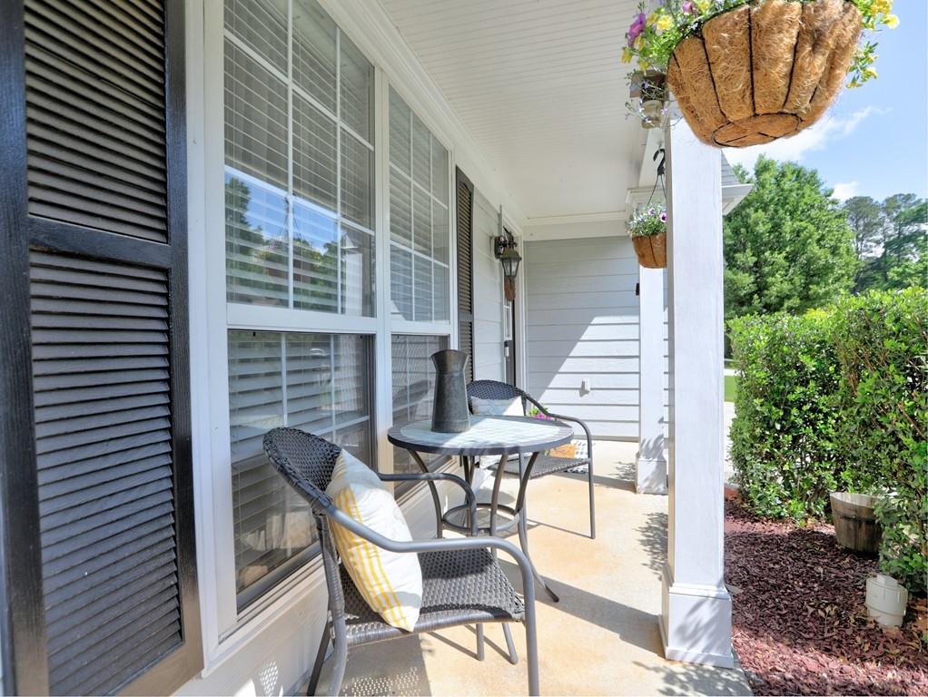 566 Lullingstone Drive SE