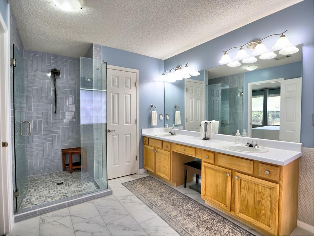 566 Lullingstone Drive SE