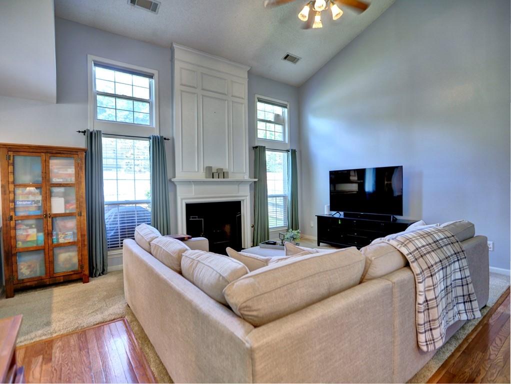 566 Lullingstone Drive SE