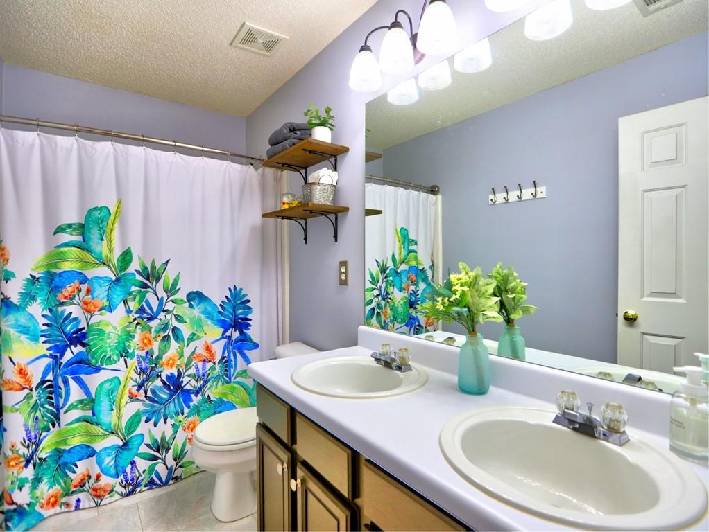 566 Lullingstone Drive SE