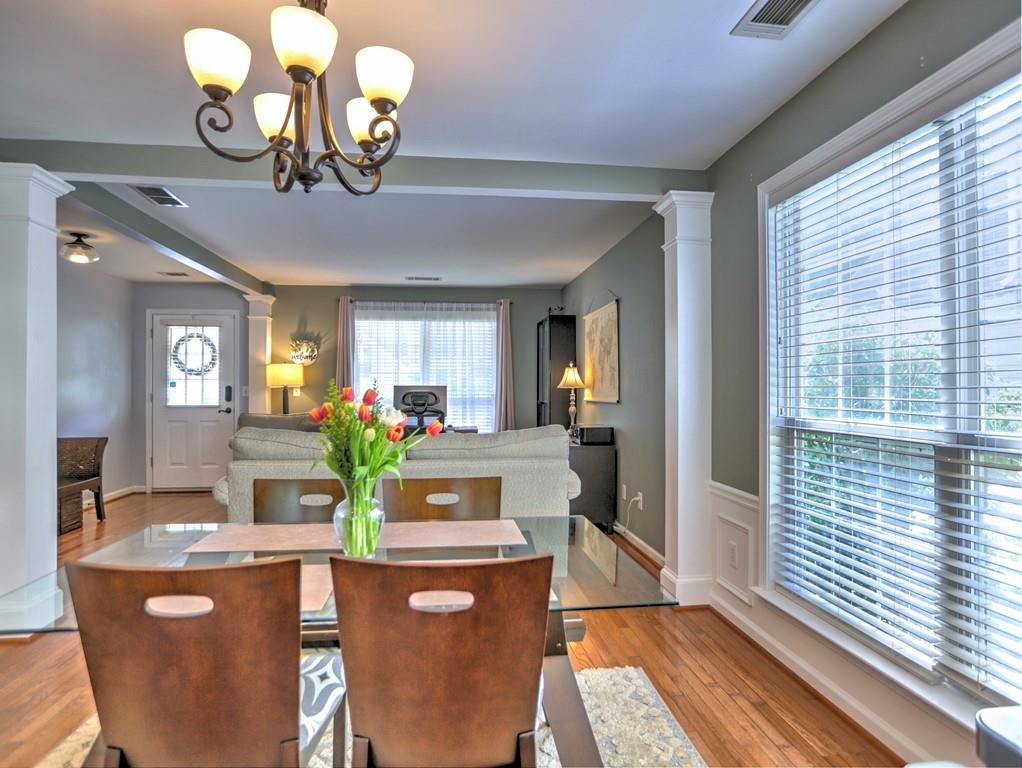 566 Lullingstone Drive SE