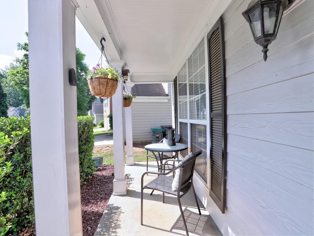 566 Lullingstone Drive SE