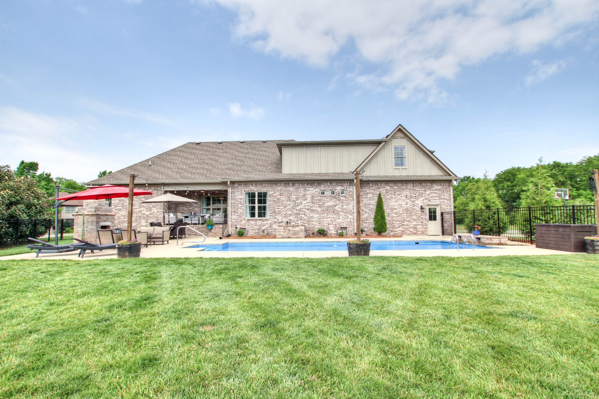 142 Rockingham Dr
