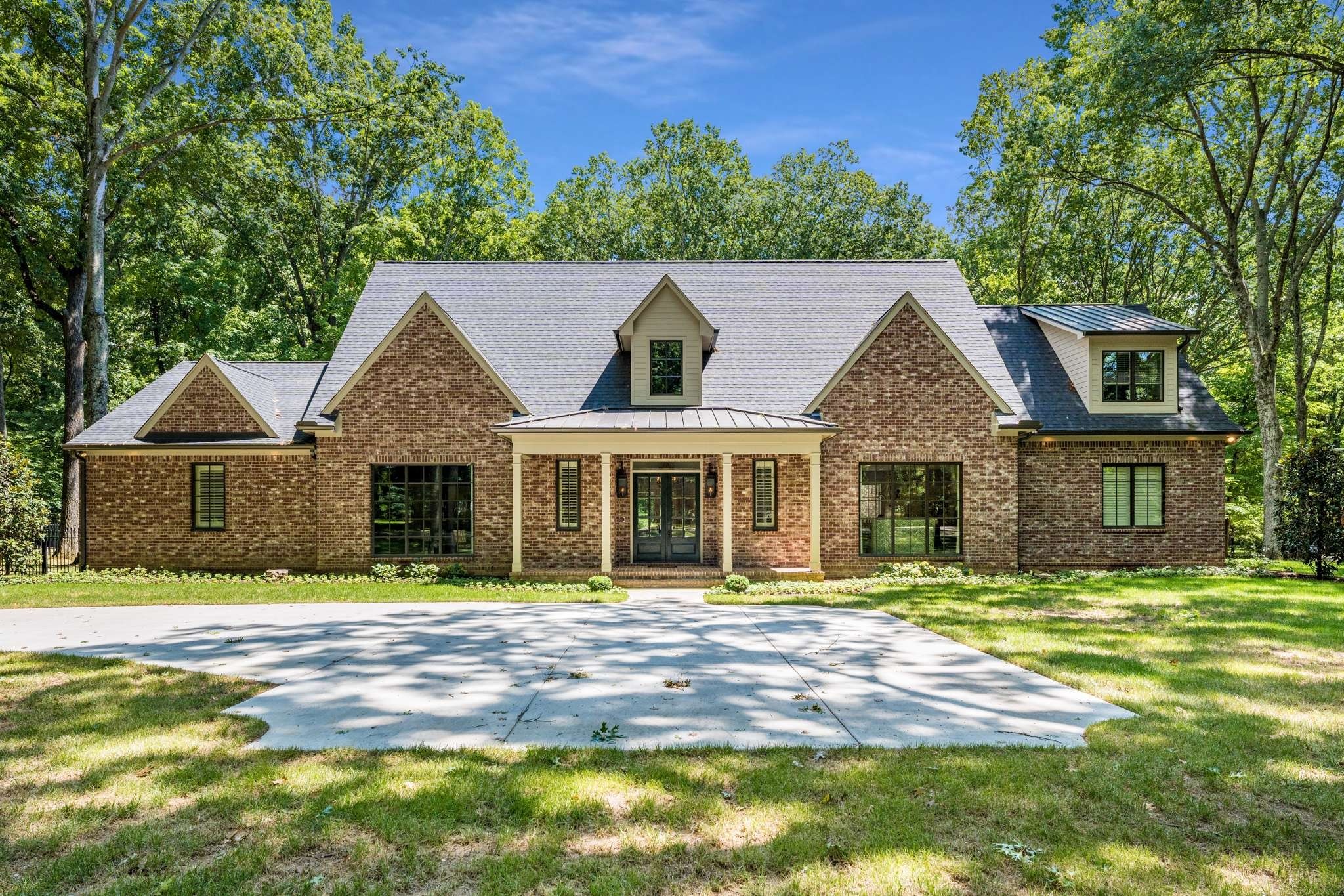 6051 Robin Hill Rd
